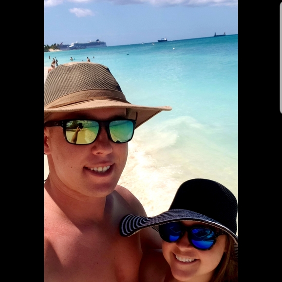 Meet your Posher, Stacy - Picture 3 of 4